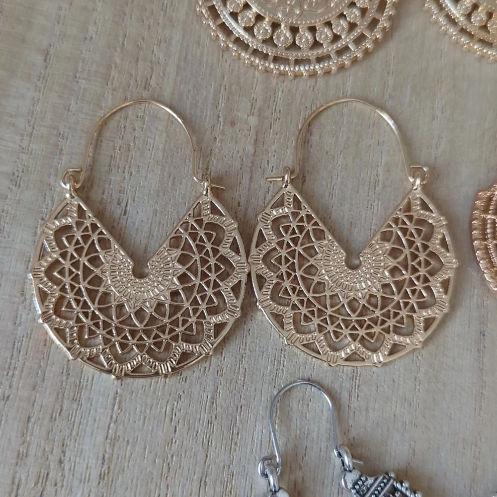 4 Pairs of Boho Style Earrings - Picture 3 of 5